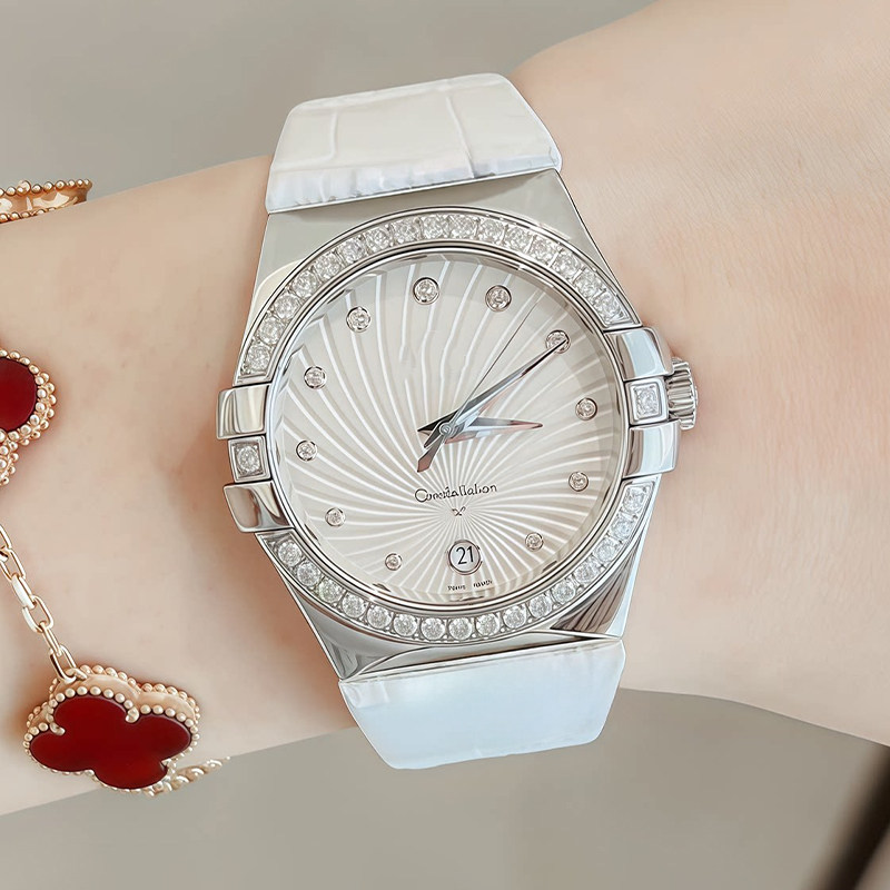 Kavisli deri saat kayışı kadın - Omega Watch Constellation incelemesi ve fiyatı