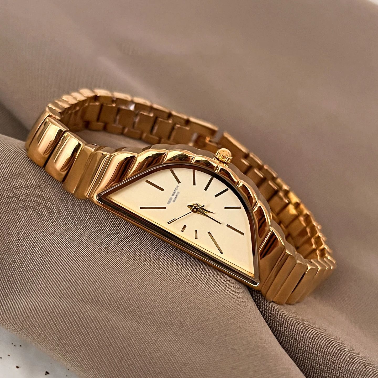 YENİ Moda Tasarım Kadın Saatle - Analog Quartz Watch incelemesi ve fiyatı