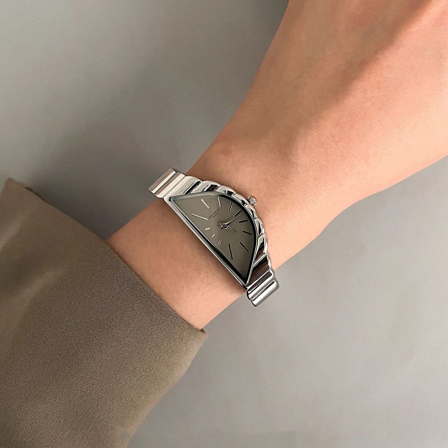 YENİ Moda Tasarım Kadın Saatle - Analog Quartz Watch incelemesi ve fiyatı