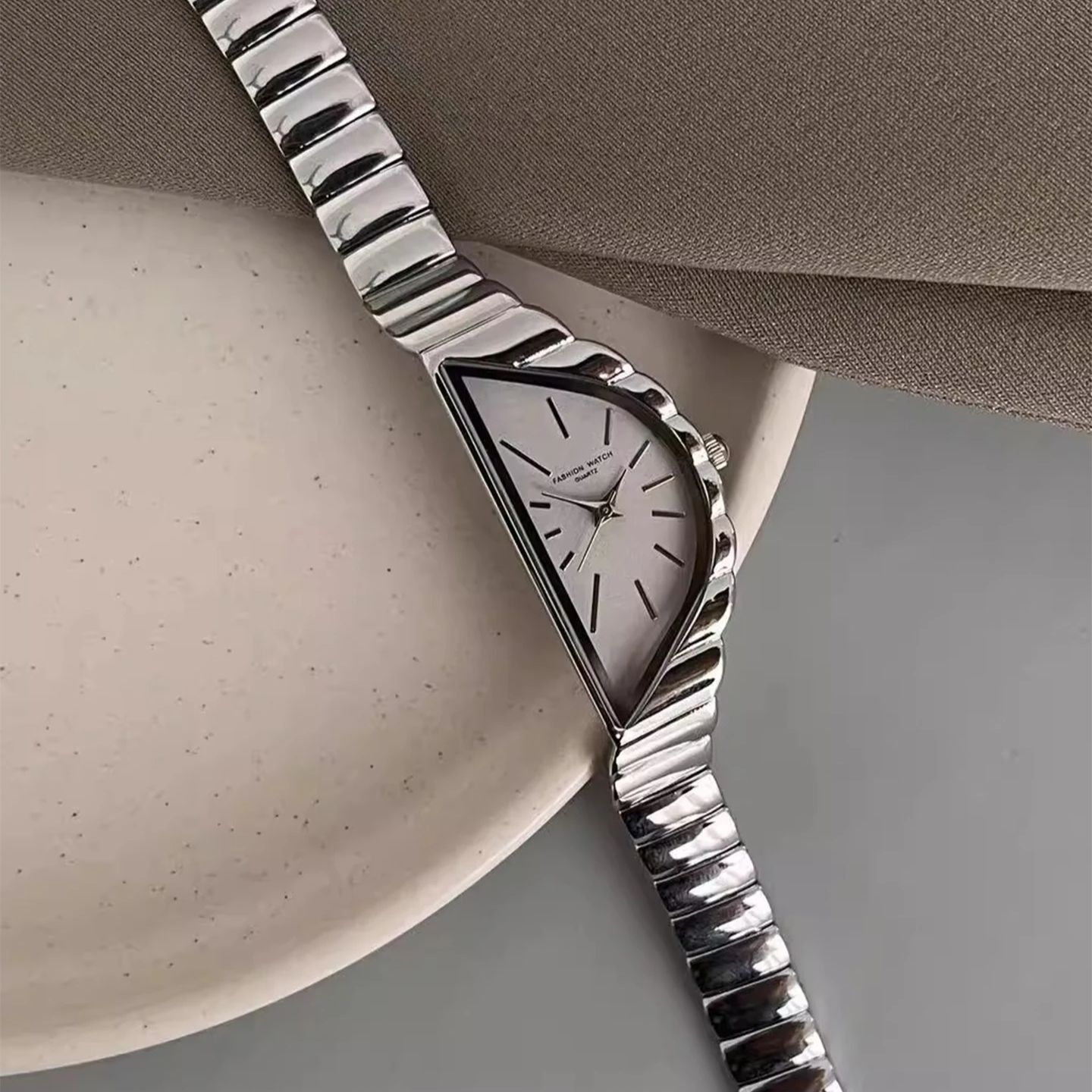 YENİ Moda Tasarım Kadın Saatle - Analog Quartz Watch incelemesi ve fiyatı